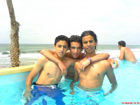 d goch a droit : ayoub , moi , youyou :d